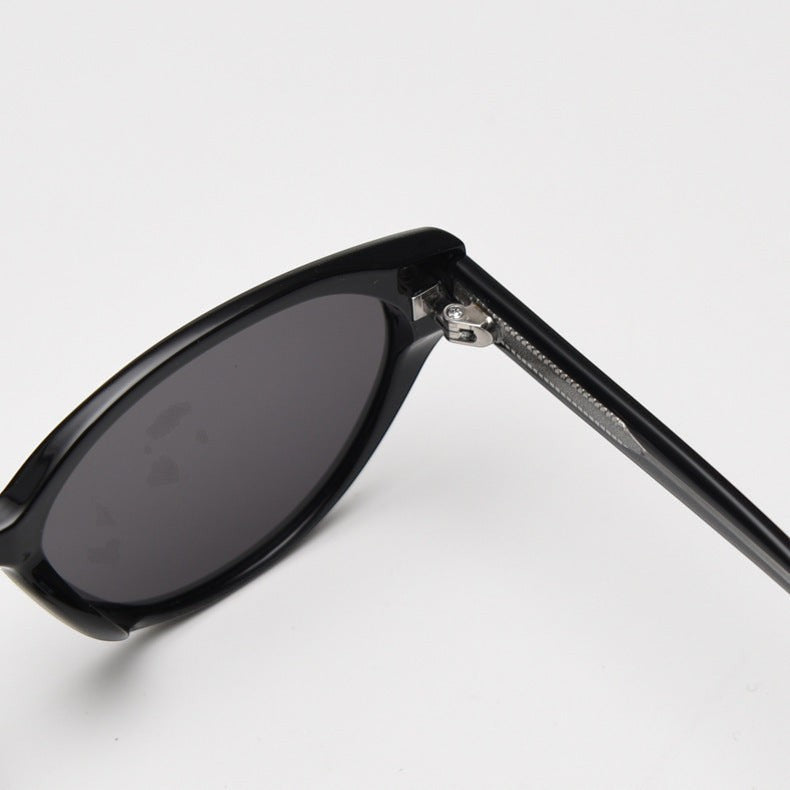 Close up detail shot of glossy black retro cat eye sunglasses frame & anti-slip temple, TR90 lightweight frame texture display